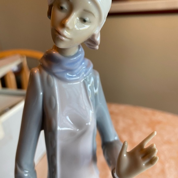 RETIRED 993 ‘ASHLEY LLADRO’ PORCELAIN FIGURINE- Item#01005756 - Picture 11 of 11